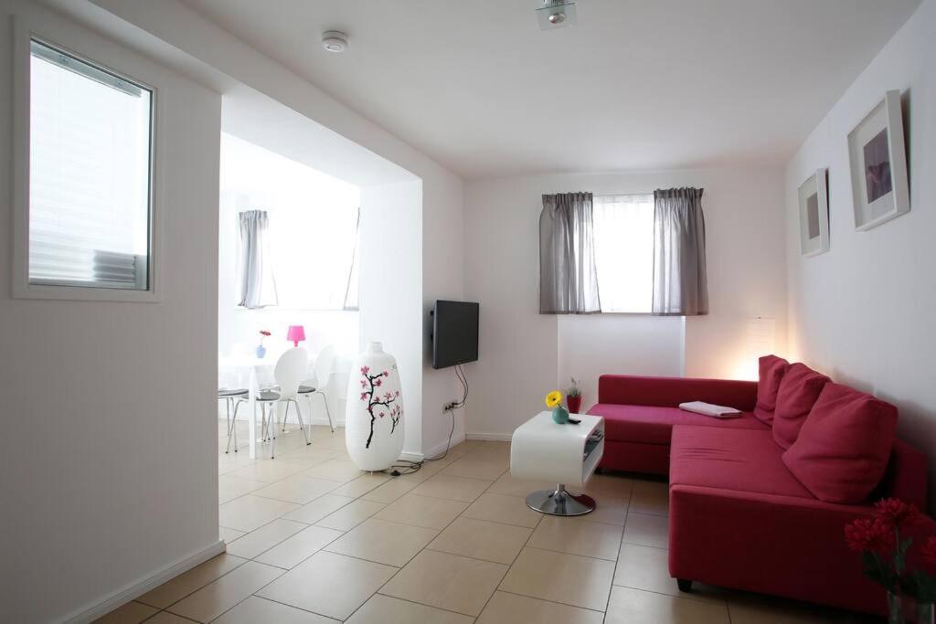 Sunny Apartment At Rostock - Pink Екстер'єр фото