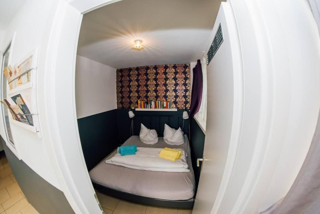 Sunny Apartment At Rostock - Pink Екстер'єр фото