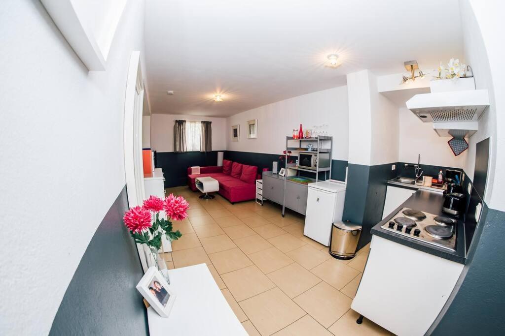 Sunny Apartment At Rostock - Pink Екстер'єр фото