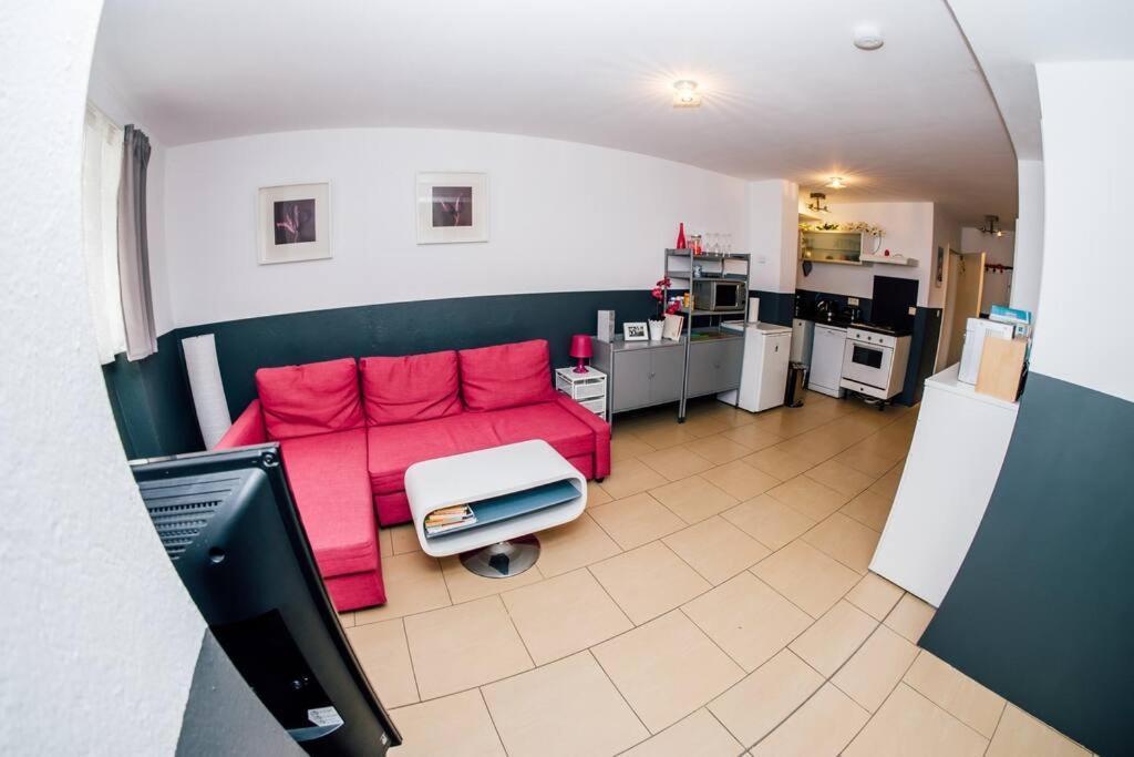 Sunny Apartment At Rostock - Pink Екстер'єр фото